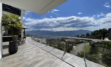 CASA CON VISTA A LA CIUDAD EN MEDELLN