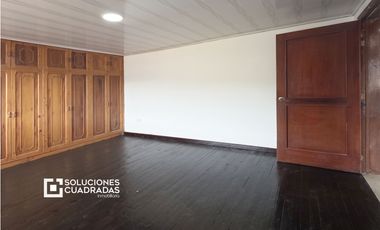 Venta Casa Rentable en Sopó (2Apt+2Locales)
