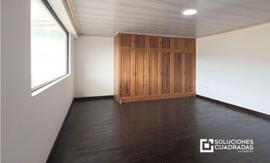 Venta Casa Rentable en Sopó (2Apt+2Locales)