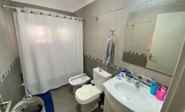 Triplex impecable ! 4 dormitorios, Garage, Apto Cr