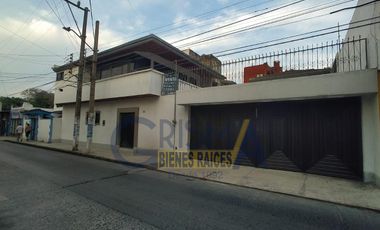 CASA EN VENTA EN EL CENTRO DE LA CIUDAD: ¡AMPLIA, BIEN UBICADA Y LISTA PARA SER TUYA