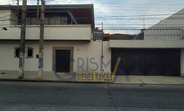 CASA EN VENTA EN EL CENTRO DE LA CIUDAD: ¡AMPLIA, BIEN UBICADA Y LISTA PARA SER TUYA
