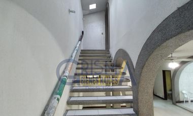 CASA EN VENTA EN EL CENTRO DE LA CIUDAD: ¡AMPLIA, BIEN UBICADA Y LISTA PARA SER TUYA