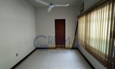 CASA EN VENTA EN EL CENTRO DE LA CIUDAD: ¡AMPLIA, BIEN UBICADA Y LISTA PARA SER TUYA