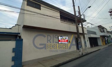 CASA EN VENTA EN EL CENTRO DE LA CIUDAD: ¡AMPLIA, BIEN UBICADA Y LISTA PARA SER TUYA