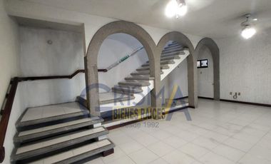 CASA EN VENTA EN EL CENTRO DE LA CIUDAD: ¡AMPLIA, BIEN UBICADA Y LISTA PARA SER TUYA
