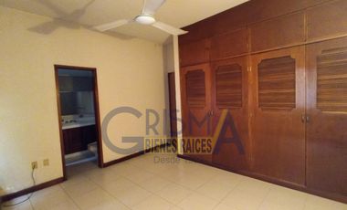 CASA EN VENTA EN EL CENTRO DE LA CIUDAD: ¡AMPLIA, BIEN UBICADA Y LISTA PARA SER TUYA