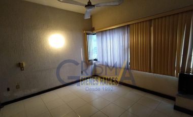 CASA EN VENTA EN EL CENTRO DE LA CIUDAD: ¡AMPLIA, BIEN UBICADA Y LISTA PARA SER TUYA