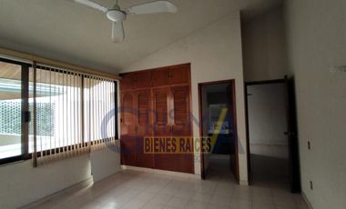 CASA EN VENTA EN EL CENTRO DE LA CIUDAD: ¡AMPLIA, BIEN UBICADA Y LISTA PARA SER TUYA