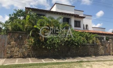 PRECIOSA CASA EN VENTA O RENTA ESTILO MEXICANO EN COL. JARDINES DE TUXPAN