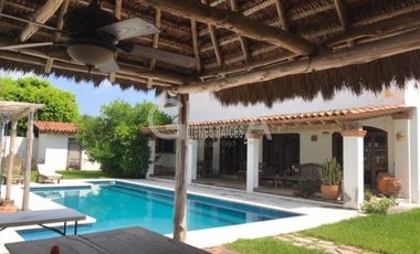 PRECIOSA CASA EN VENTA O RENTA ESTILO MEXICANO EN COL. JARDINES DE TUXPAN