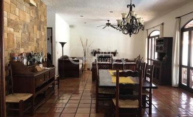 PRECIOSA CASA EN VENTA O RENTA ESTILO MEXICANO EN COL. JARDINES DE TUXPAN
