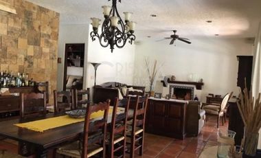 PRECIOSA CASA EN VENTA O RENTA ESTILO MEXICANO EN COL. JARDINES DE TUXPAN