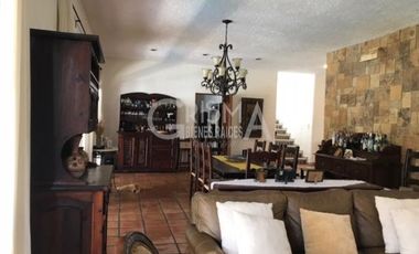 PRECIOSA CASA EN VENTA O RENTA ESTILO MEXICANO EN COL. JARDINES DE TUXPAN