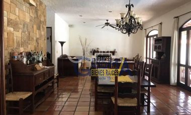PRECIOSA CASA EN VENTA O RENTA ESTILO MEXICANO EN COL. JARDINES DE TUXPAN