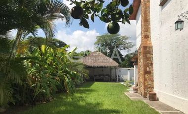 PRECIOSA CASA EN VENTA O RENTA ESTILO MEXICANO EN COL. JARDINES DE TUXPAN