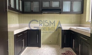 CASA CON JARDÍN EN VENTA EN EXCELENTE UBICACIÓN EN COL. RODRÍGUEZ CANO