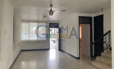 CASA CON JARDÍN EN VENTA EN EXCELENTE UBICACIÓN EN COL. RODRÍGUEZ CANO