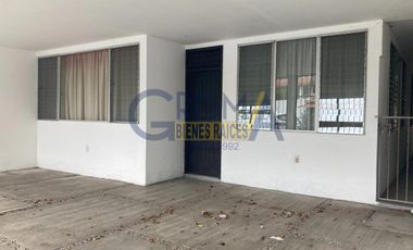 CASA CON JARDÍN EN VENTA EN EXCELENTE UBICACIÓN EN COL. RODRÍGUEZ CANO