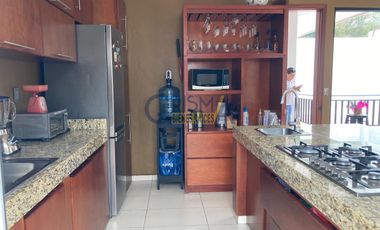 AMPLIA CASA EN VENTA EN ZONA CENTRO