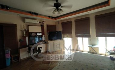 AMPLIA CASA CON EXCELENTE UBICACIÓN EN ZONA RESIDENCIAL DE POZA RICA.