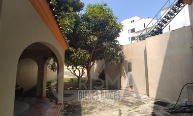 AMPLIA CASA CON EXCELENTE UBICACIÓN EN ZONA RESIDENCIAL DE POZA RICA.