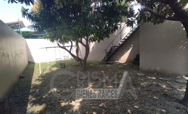 AMPLIA CASA CON EXCELENTE UBICACIÓN EN ZONA RESIDENCIAL DE POZA RICA.