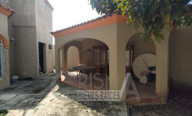 AMPLIA CASA CON EXCELENTE UBICACIÓN EN ZONA RESIDENCIAL DE POZA RICA.