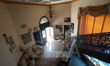 AMPLIA CASA CON EXCELENTE UBICACIÓN EN ZONA RESIDENCIAL DE POZA RICA.
