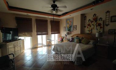 AMPLIA CASA CON EXCELENTE UBICACIÓN EN ZONA RESIDENCIAL DE POZA RICA.