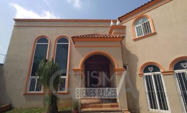 AMPLIA CASA CON EXCELENTE UBICACIÓN EN ZONA RESIDENCIAL DE POZA RICA.