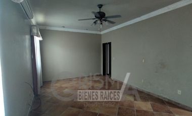 AMPLIA CASA CON EXCELENTE UBICACIÓN EN ZONA RESIDENCIAL DE POZA RICA.