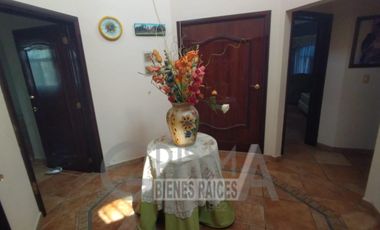 AMPLIA CASA CON EXCELENTE UBICACIÓN EN ZONA RESIDENCIAL DE POZA RICA.