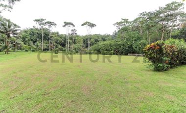 En Venta terreno de 26 hectáreas con hostería en Puerto Quito