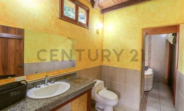 En Venta terreno de 26 hectáreas con hostería en Puerto Quito