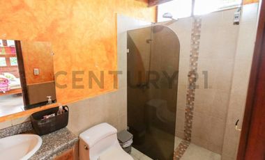 En Venta terreno de 26 hectáreas con hostería en Puerto Quito