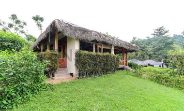 En Venta terreno de 26 hectáreas con hostería en Puerto Quito