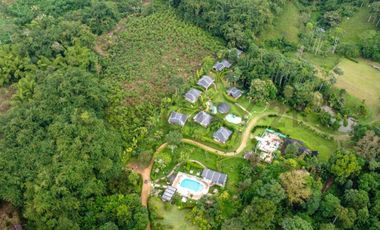 En Venta terreno de 26 hectáreas con hostería en Puerto Quito