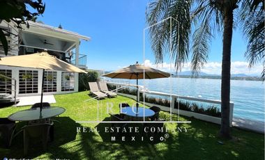 ¡Espectacular casa en venta frente al Lago! - Recibe rentas de +$80,000 mensuale