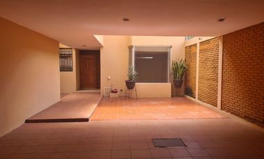 Casa para oficinas en Col. Bosque Camelinas