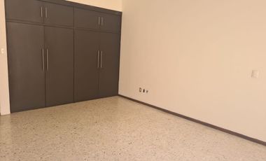 Casa para oficinas en Col. Bosque Camelinas