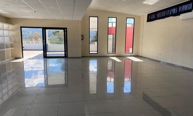 Se renta local u oficina sobre AV. Acueducto