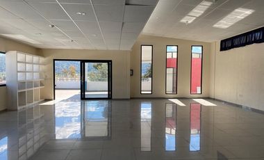Se renta local u oficina sobre AV. Acueducto