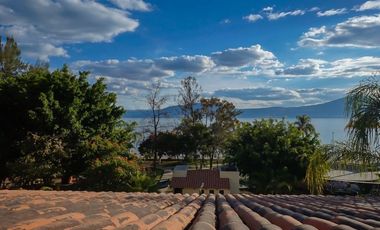 Hermosa casa en venta al lado del lago de Chapala