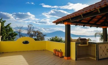 Hermosa casa en venta al lado del lago de Chapala