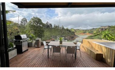 CASA FINCA EN EL PEÑOL EN UNIDAD CERRADA CON EMBALSE