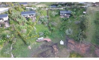 CASA FINCA EN EL PEÑOL EN UNIDAD CERRADA CON EMBALSE