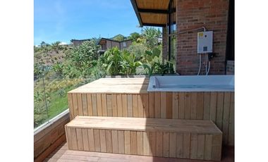 CASA FINCA EN EL PEÑOL EN UNIDAD CERRADA CON EMBALSE