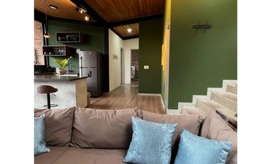 CASA FINCA EN EL PEÑOL EN UNIDAD CERRADA CON EMBALSE