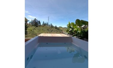 CASA FINCA EN EL PEÑOL EN UNIDAD CERRADA CON EMBALSE